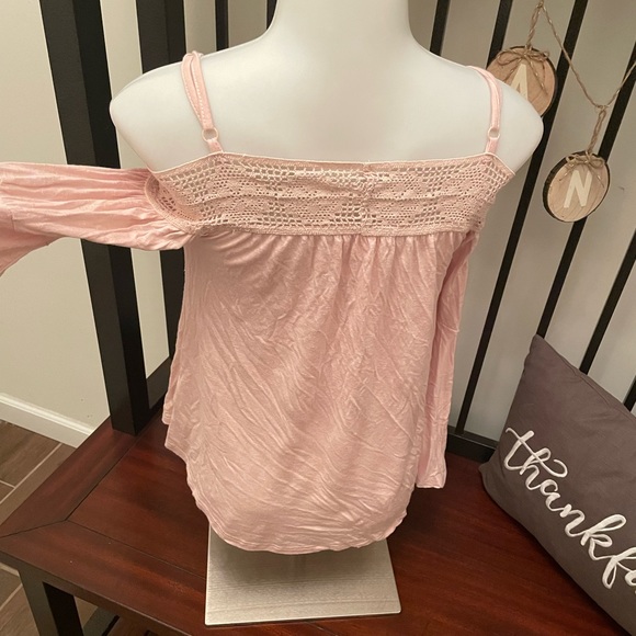 Fun and flirty off the shoulder top - Picture 2 of 5